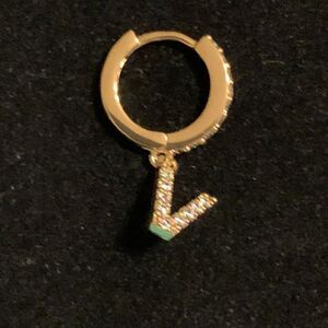 “V” initial goldtone pierced earrings new in gift box